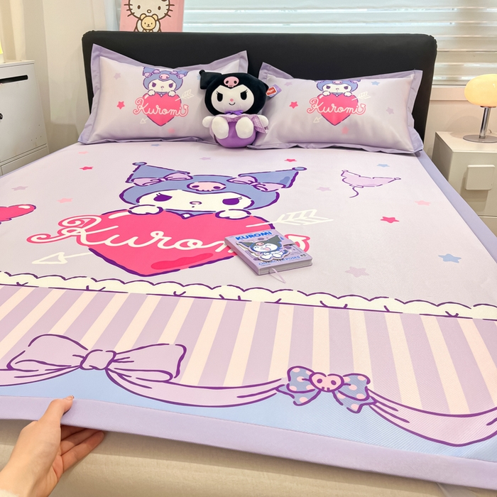 91家纺网 家纺一手货源 找家纺 2025新款正版授权A类大版数码印花三丽鸥可机洗1200D冰丝凉席席子凉席可组合针织棉夏被四件套-平铺款 平铺款-爱心库洛米