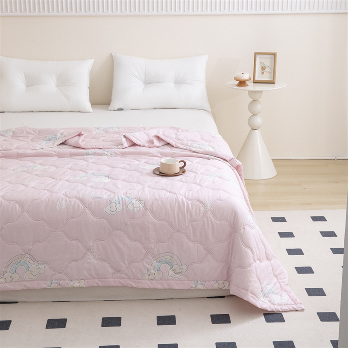 91家纺网 家纺一手货源 找家纺 席万佳 2025新款直播热款印花夏凉被空调被被子被芯水洗棉夏被 彩虹粉