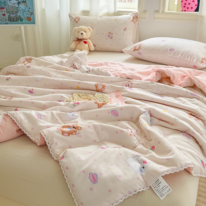 91家纺网 家纺一手货源 找家纺 慕尚家纺 2025新款水洗棉花边工艺羽丝棉卡通系列夏被 哈哈俱乐部