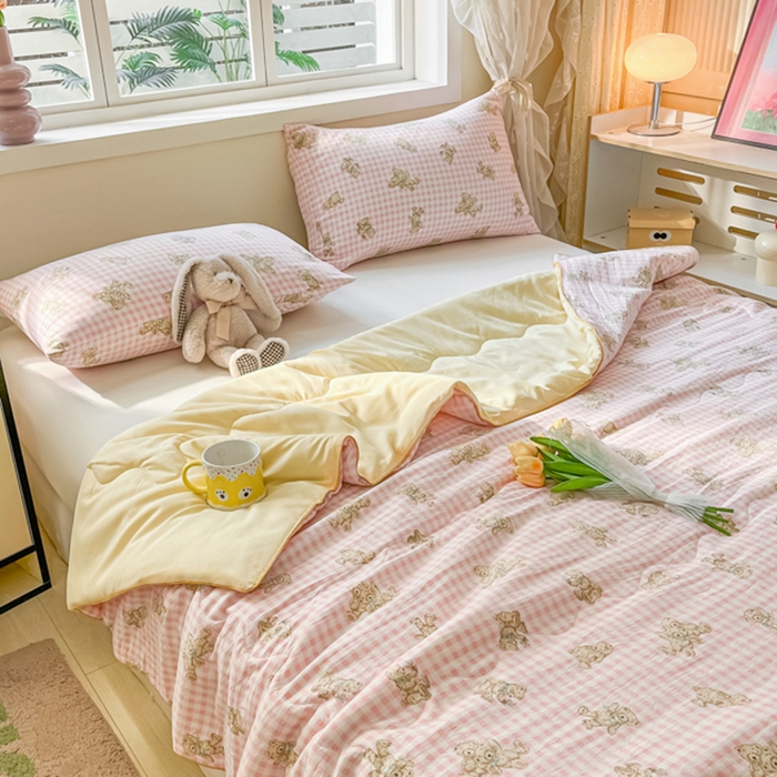 91家纺网 家纺一手货源 找家纺 贝扬思家纺 2025新款水洗皱皱纱系列夏被-系列二 关于小熊