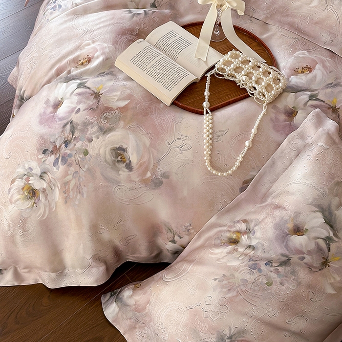 91家纺网 家纺一手货源 找家纺 2025春夏新品数码印花60兰精天丝宽边工艺款四件套 奥菲娜-粉