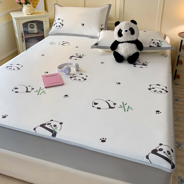 91家纺网 家纺一手货源 找家纺 富馨莱 2025新款床笠款冰藤印花凉席A类抗菌冰丝席支持定制尺寸 熊猫胖胖