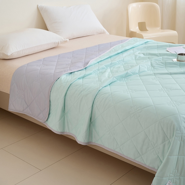 91家纺网 家纺一手货源 找家纺 畅销被业 2025新款A类凉感丝纯色压花夏被系列直播外贸跨境 浅绿