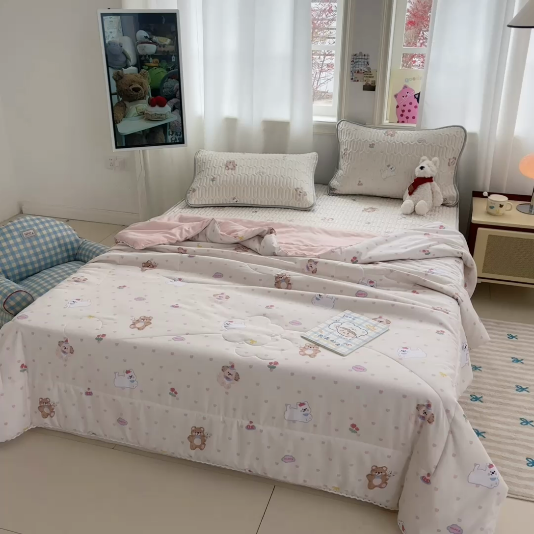 91家纺网 家纺一手货源 找家纺 慕尚家纺  2025春夏新款乳胶凉席水洗棉夏被夏凉被空调被三件套四件套 哈哈俱乐部