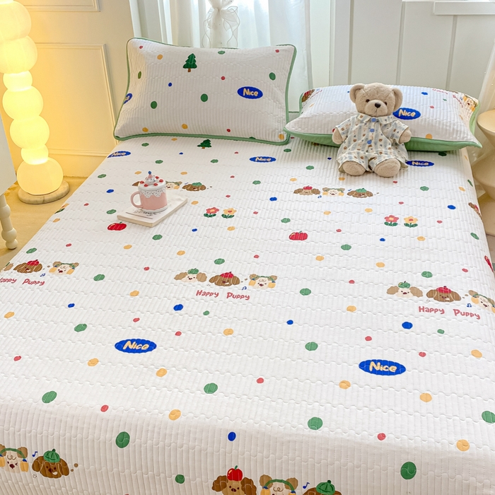 91家纺网 家纺一手货源 找家纺 顺顺家纺 2025新款全棉卡通夹棉床盖 狗狗之家