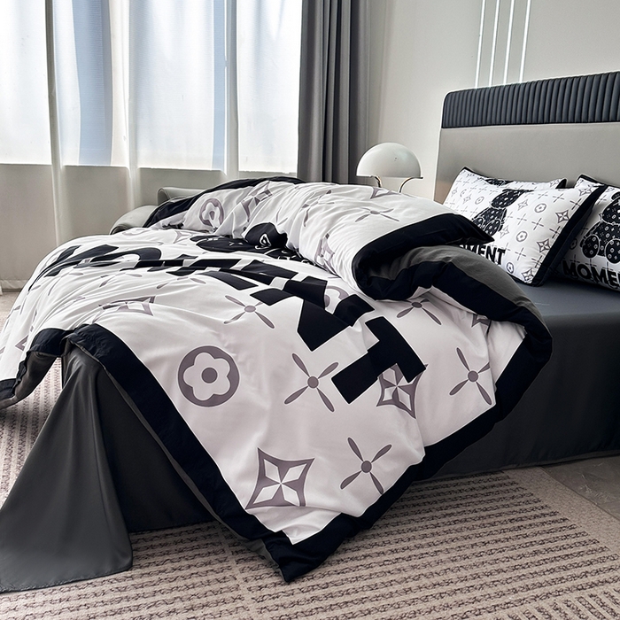 91家纺网 家纺一手货源 找家纺 2025新款水洗真丝数码印花四件套 路易熊-白