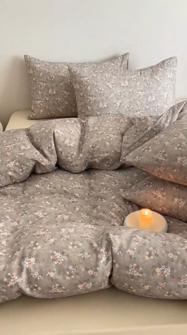 91家纺网 家纺一手货源 找家纺 塞纳 2026新款.全棉有氧双层纱四件套-场景一 花间梦-咖