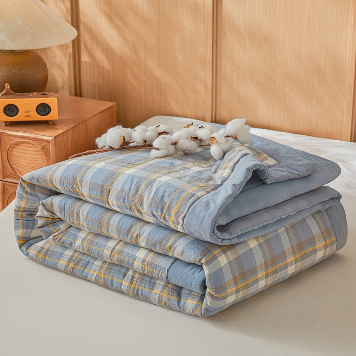 91家纺网 家纺一手货源 找家纺 伊人坊 2025新款A类无印风水洗棉新疆棉花夏被 简兮-蓝