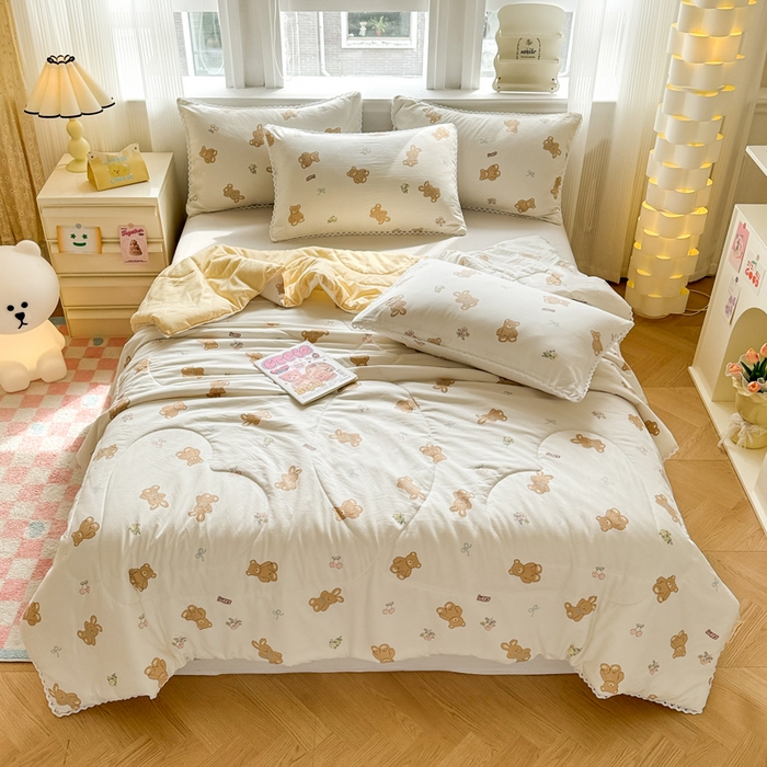 91家纺网 家纺一手货源 找家纺 慕尚家纺 2025新款水洗棉花边工艺羽丝棉卡通系列夏被 宝贝小熊