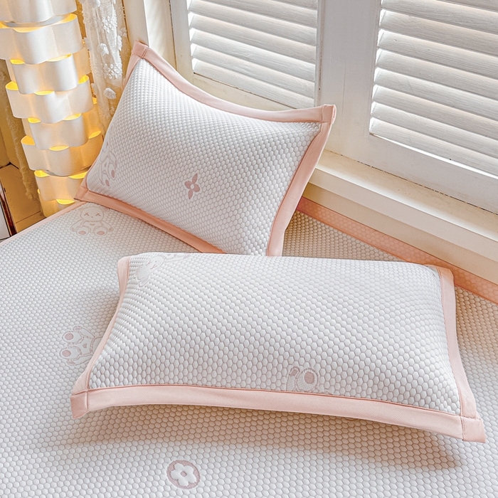 91家纺网 家纺一手货源 找家纺 2025新款凉感冰豆豆凉席-暴力熊系列 暴力熊-粉玉