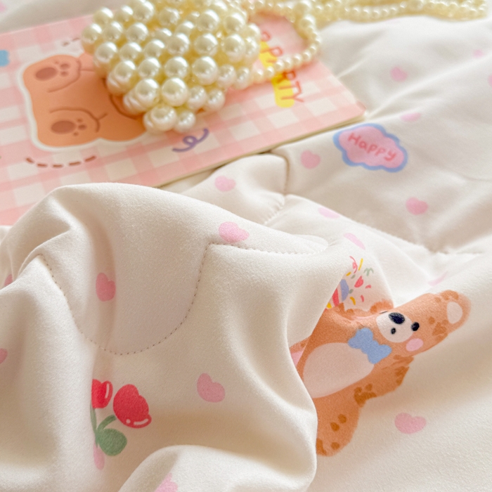 91家纺网 家纺一手货源 找家纺 慕尚家纺 2025新款水洗棉花边工艺羽丝棉卡通系列夏被 哈哈俱乐部