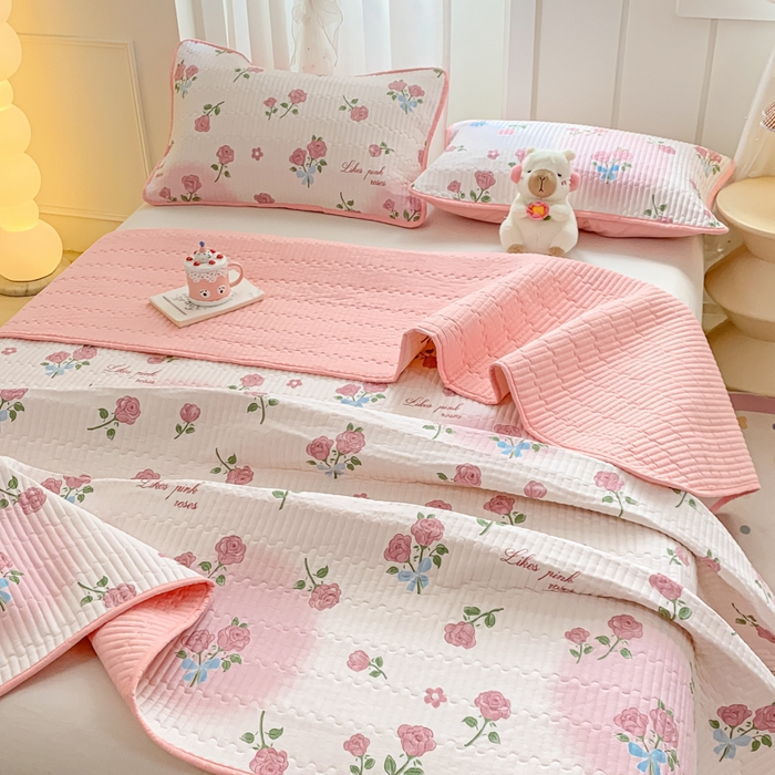 91家纺网 家纺一手货源 找家纺 顺顺家纺 2025新款全棉卡通夹棉床盖 浪漫小花