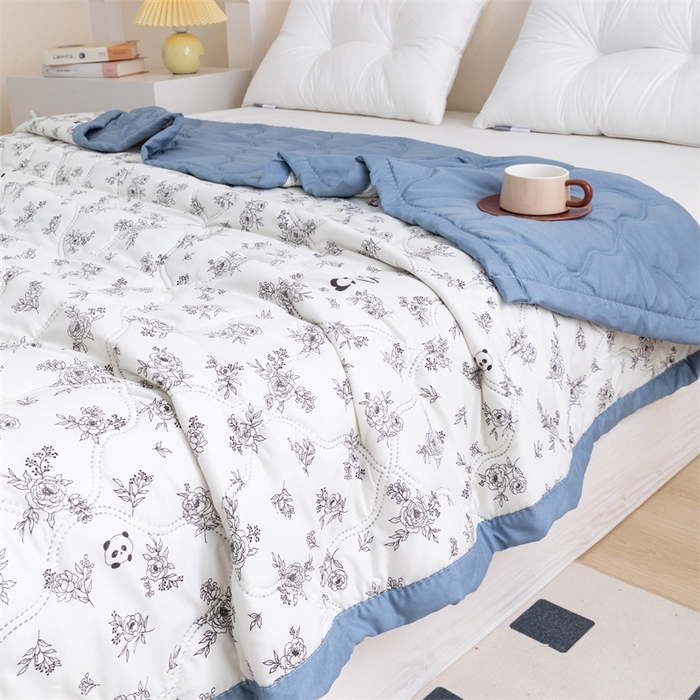 91家纺网 家纺一手货源 找家纺 梵心家纺 2025新款直播热款印花夏凉被空调被被子被芯水洗棉夏被 熊猫物语