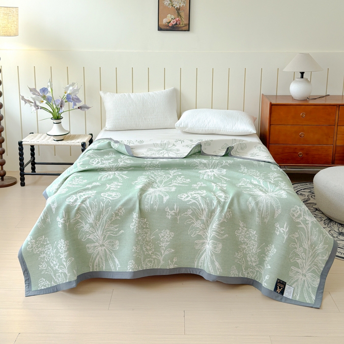 91家纺网 家纺一手货源 找家纺 2025新款A类纯棉针织三层纱提花多功能毯 绿色-花束