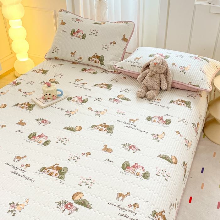 91家纺网 家纺一手货源 找家纺 顺顺家纺 2025新款全棉卡通夹棉床盖 童年趣事