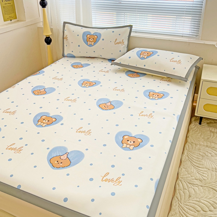 91家纺网 家纺一手货源 找家纺 富馨莱 2025新款平铺款冰藤印花凉席A类抗菌冰丝席支持定制尺寸 爱心小熊