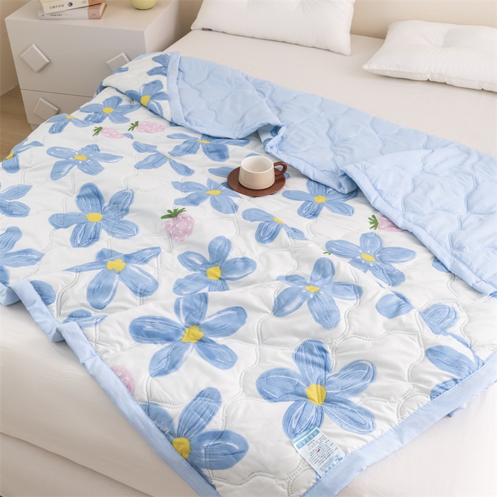 91家纺网 家纺一手货源 找家纺 席万佳 2025新款直播热款印花夏凉被空调被被子被芯水洗棉夏被 蓝色花朵