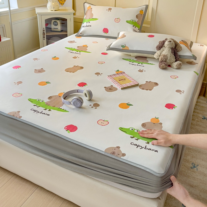 91家纺网 家纺一手货源 找家纺 富馨莱 2025新款床笠款冰藤印花凉席A类抗菌冰丝席支持定制尺寸 卡皮熊