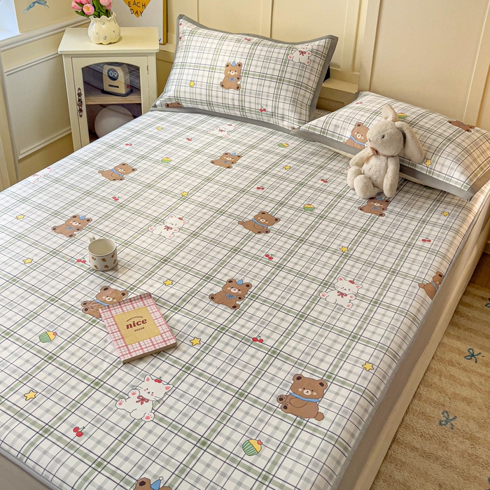 91家纺网 家纺一手货源 找家纺 富馨莱 2025新款床笠款冰藤印花凉席A类抗菌冰丝席支持定制尺寸 格子熊