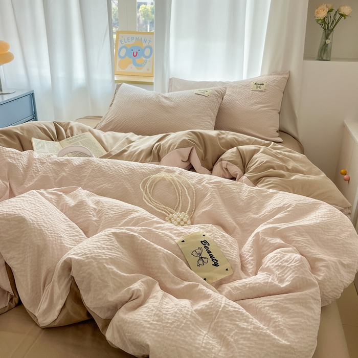 91家纺网 家纺一手货源 找家纺 桃心家居 2025新款A类韩系亲肤软糯甜格泡泡水洗棉撞色奶呼呼织标蝴蝶少女四件套 泡泡水洗棉-甜格奶咖