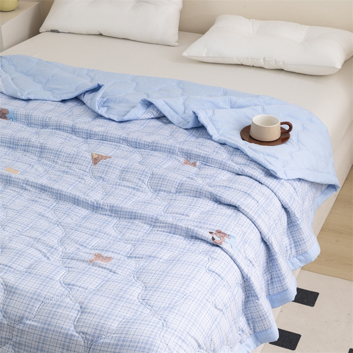 91家纺网 家纺一手货源 找家纺 席万佳 2025新款直播热款印花夏凉被空调被被子被芯水洗棉夏被 格子熊