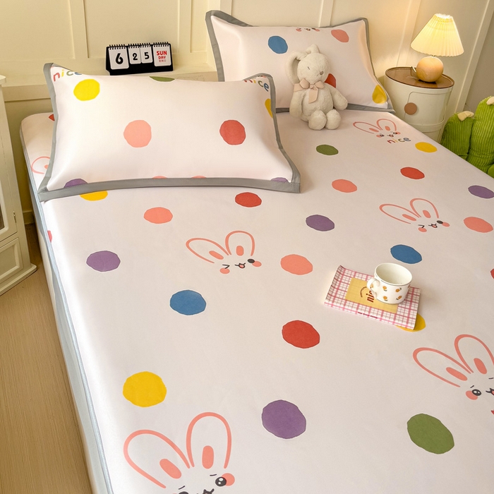 91家纺网 家纺一手货源 找家纺 富馨莱 2025新款床笠款冰藤印花凉席A类抗菌冰丝席支持定制尺寸 圆点兔兔