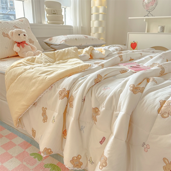 91家纺网 家纺一手货源 找家纺 慕尚家纺  2025春夏新款乳胶凉席水洗棉夏被夏凉被空调被三件套四件套 宝贝小熊