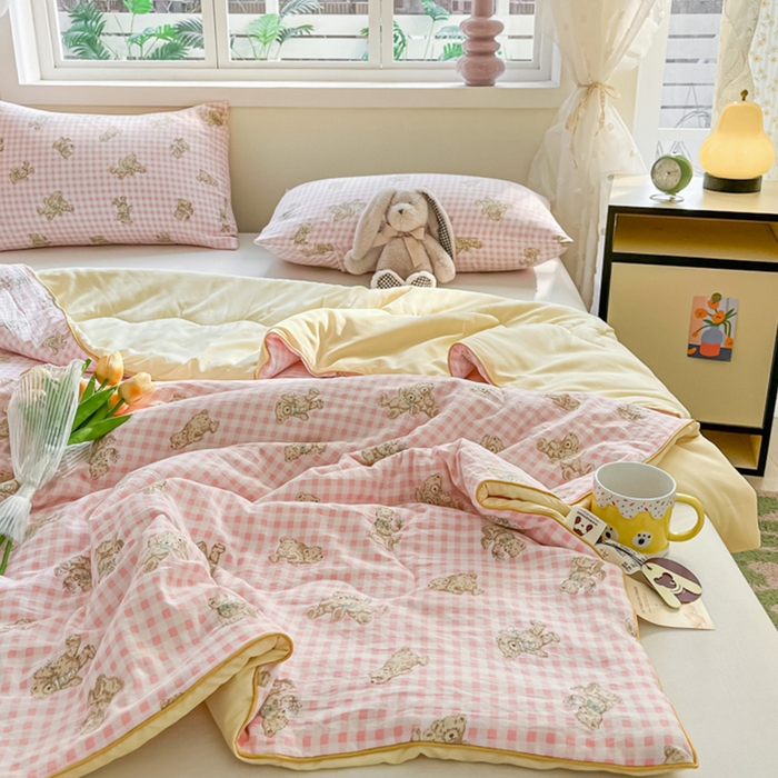 91家纺网 家纺一手货源 找家纺 贝扬思家纺 2025新款水洗皱皱纱系列夏被-系列二 关于小熊