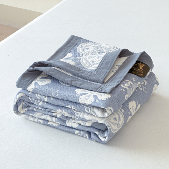 91家纺网 家纺一手货源 找家纺 2025新款A类纯棉针织三层纱提花多功能毯 蓝色-四叶花