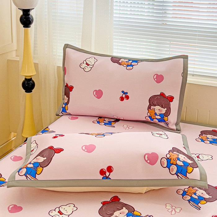 91家纺网 家纺一手货源 找家纺 富馨莱 2025新款平铺款冰藤印花凉席A类抗菌冰丝席支持定制尺寸 元气女孩