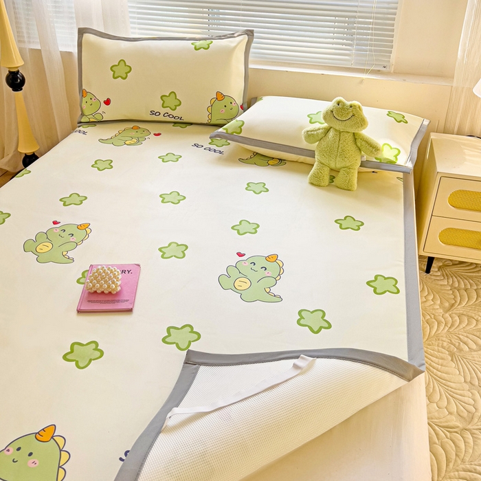 91家纺网 家纺一手货源 找家纺 富馨莱 2025新款平铺款冰藤印花凉席A类抗菌冰丝席支持定制尺寸 小萌龙