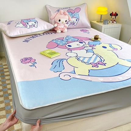 91家纺网 家纺一手货源 找家纺 米帛家纺 2025新款 A类大版三丽鸥冰藤席-床笠款 木马美乐蒂