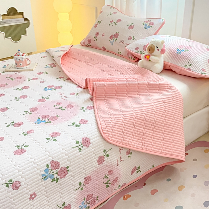 91家纺网 家纺一手货源 找家纺 顺顺家纺 2025新款全棉卡通夹棉床盖 浪漫小花