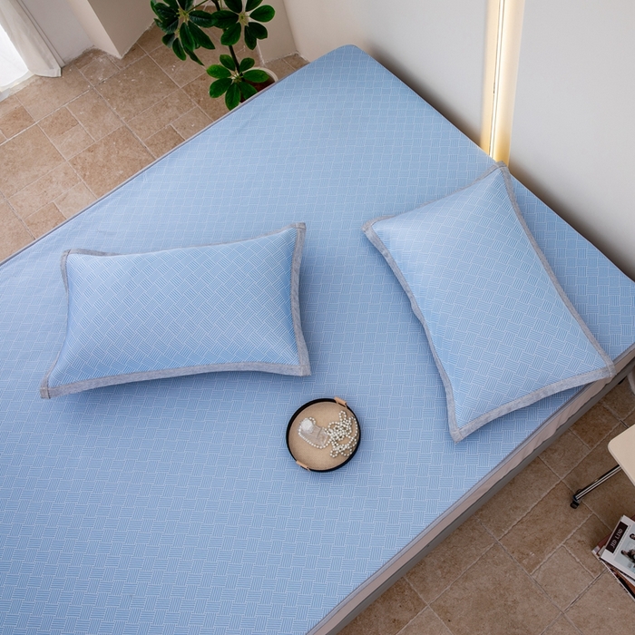 91家纺网 家纺一手货源 找家纺 凌云家纺  2025新款提花凉感冰丝席床笠款三明治凉席三件套 菱格-蓝