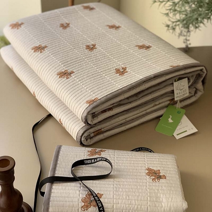 91家纺网 家纺一手货源 找家纺 汇庭 2025新款蔓莎床盖三件套系列-实拍 波特小熊