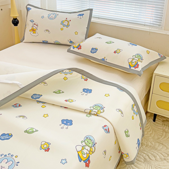 91家纺网 家纺一手货源 找家纺 富馨莱 2025新款平铺款冰藤印花凉席A类抗菌冰丝席支持定制尺寸 宇航员