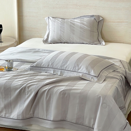 91家纺网 家纺一手货源 找家纺 【实体专供】80s天丝棉色织提花夏被空调被镂空天丝全棉夏凉被金银丝可机洗A类母婴抗菌防螨