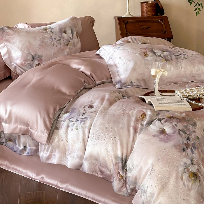 91家纺网 家纺一手货源 找家纺 2025春夏新品数码印花60兰精天丝宽边工艺款四件套 奥菲娜-粉