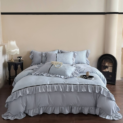 91家纺网 家纺一手货源 找家纺 豪美鑫 2025新款亲肤棉法式花边四件套-花语 花语 蓝灰