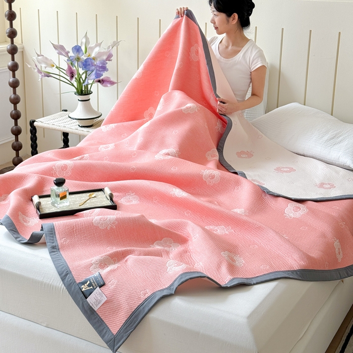 91家纺网 家纺一手货源 找家纺 2025新款A类纯棉针织三层纱提花多功能毯 粉色-向阳花