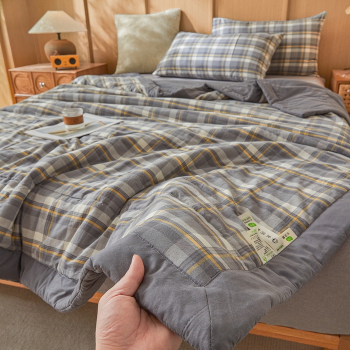 91家纺网 家纺一手货源 找家纺 伊人坊 2025新款A类无印风水洗棉新疆棉花夏被 简兮-灰