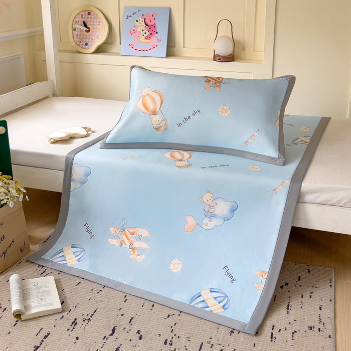 91家纺网 家纺一手货源 找家纺 富馨莱 2025新款学生平铺款冰藤印花凉席A类抗菌冰丝席支持定制尺寸 星空探险家