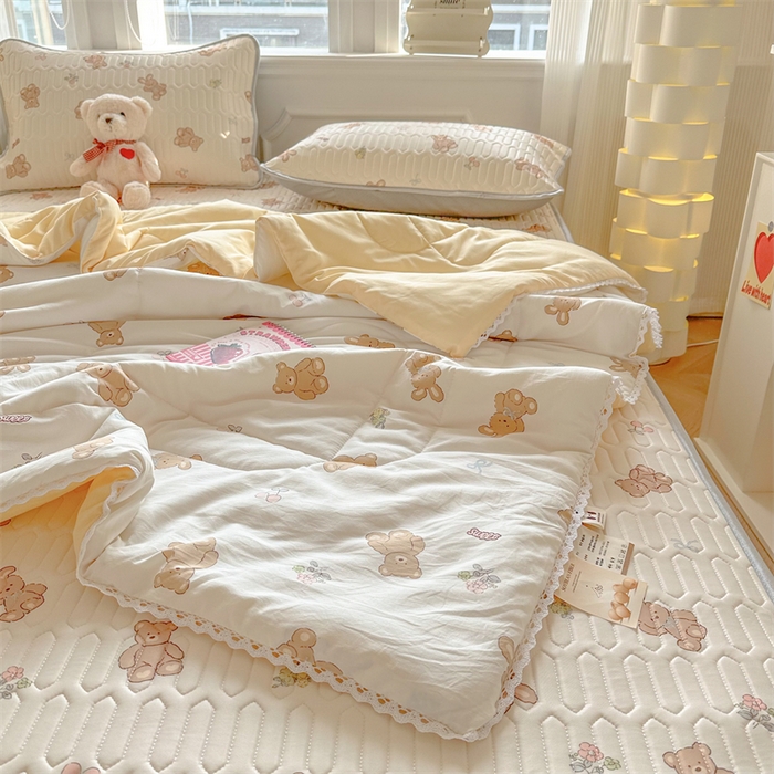 91家纺网 家纺一手货源 找家纺 慕尚家纺  2025春夏新款乳胶凉席水洗棉夏被夏凉被空调被三件套四件套 宝贝小熊