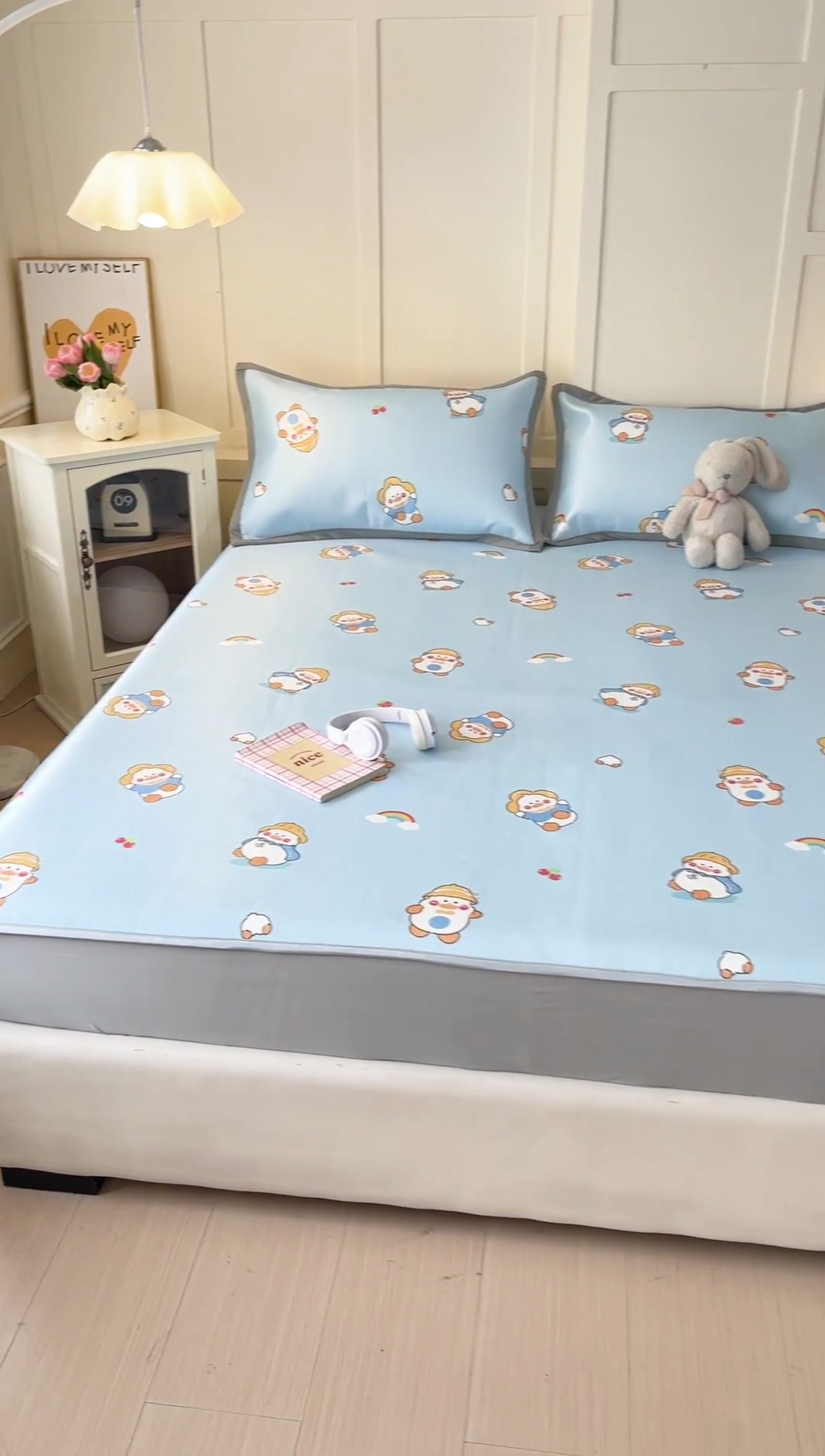 91家纺网 家纺一手货源 找家纺 富馨莱 2025新款床笠款冰藤印花凉席A类抗菌冰丝席支持定制尺寸 开心鸭