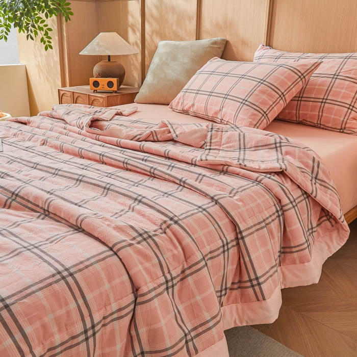 91家纺网 家纺一手货源 找家纺 伊人坊 A类水洗棉新疆棉花夏被 乔南粉