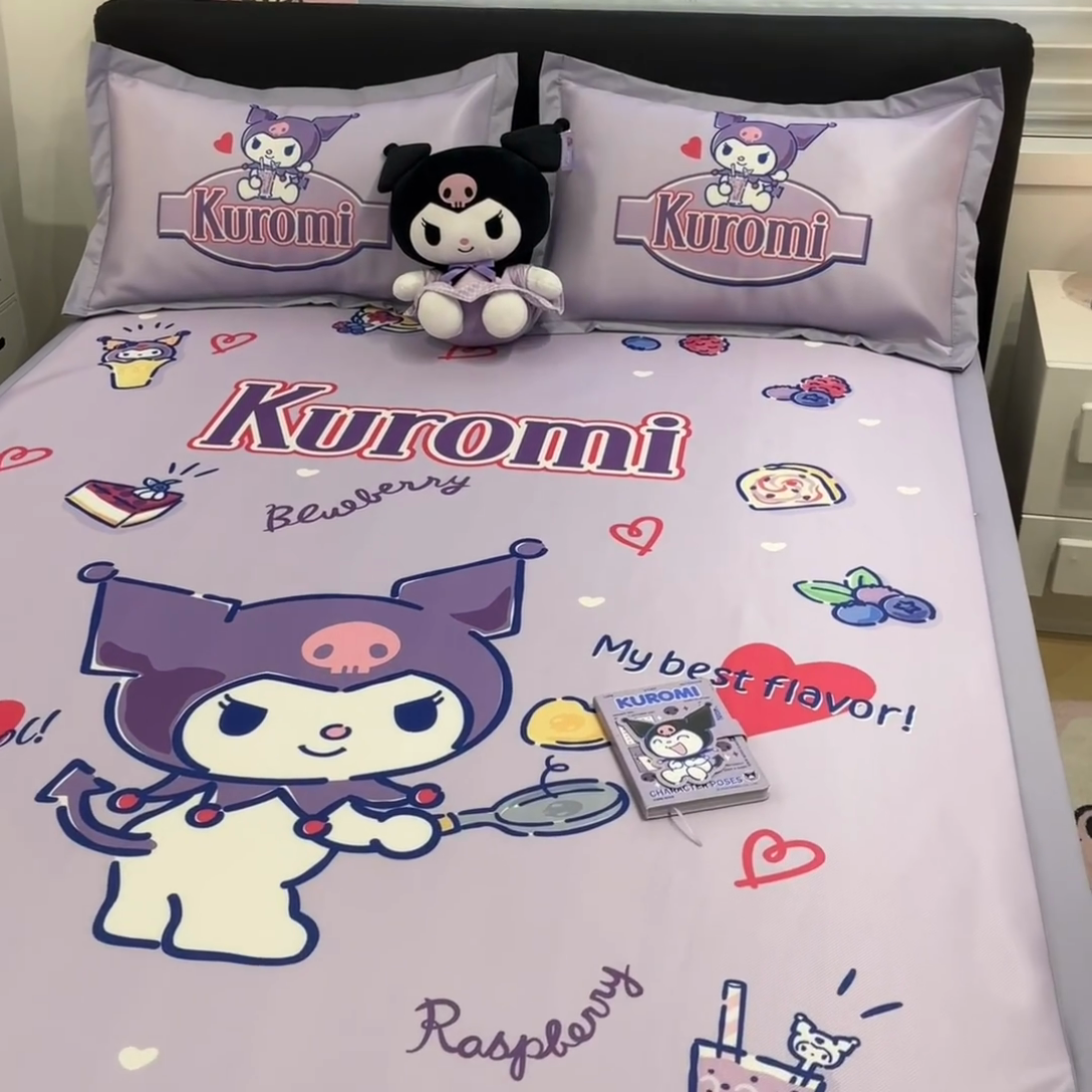 91家纺网 家纺一手货源 找家纺 2025新款正版授权A类大版数码印花三丽鸥可机洗1200D冰丝凉席席子凉席可组合针织棉夏被四件套-平铺款 平铺款-蓝莓库洛米