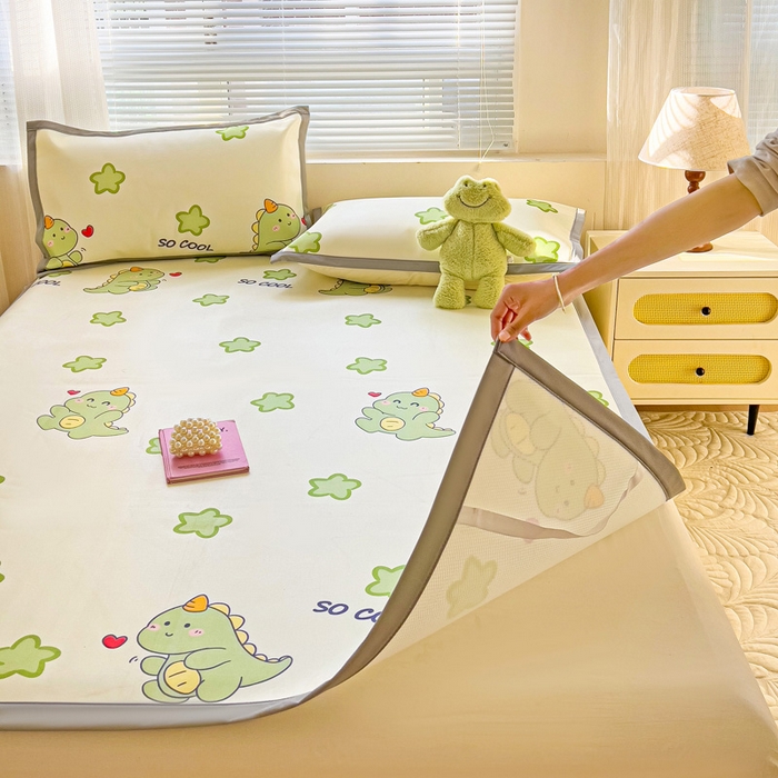 91家纺网 家纺一手货源 找家纺 富馨莱 2025新款平铺款冰藤印花凉席A类抗菌冰丝席支持定制尺寸 小萌龙