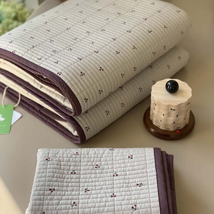 91家纺网 家纺一手货源 找家纺 汇庭 2025新款蔓莎床盖三件套系列-实拍 樱桃紫