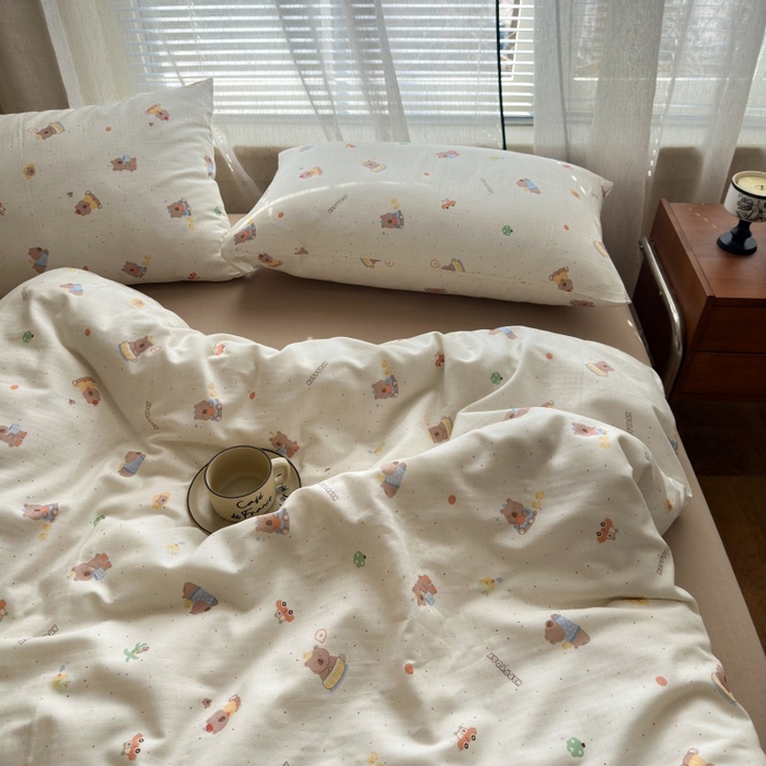 91家纺网 家纺一手货源 找家纺 曲之慕2025新款A类母婴级有氧全棉纯棉双层纱印花四件套 甜点小熊-米