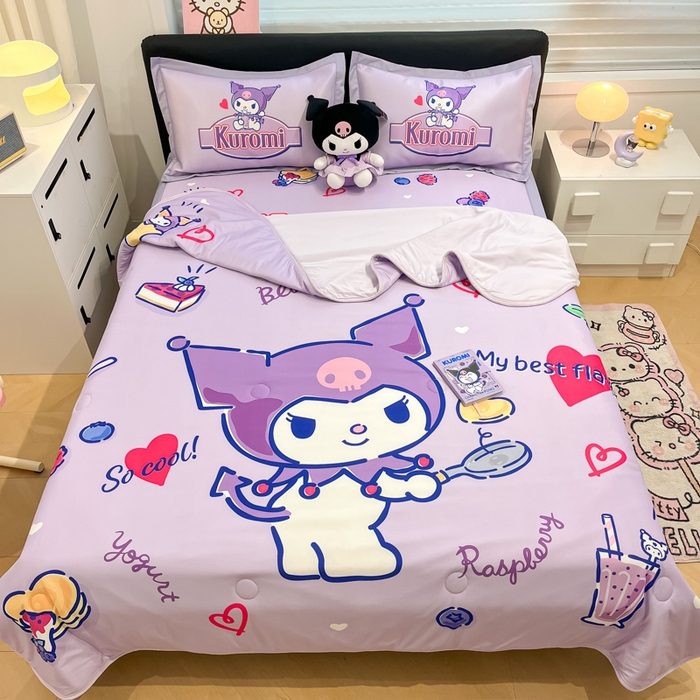 91家纺网 家纺一手货源 找家纺 2025新款正版授权A类大版数码印花三丽鸥可机洗1200D冰丝凉席席子凉席可组合针织棉夏被四件套-平铺款 平铺款-蓝莓库洛米